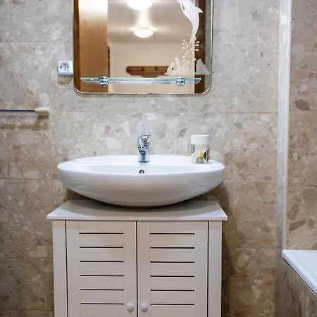 3c Azores Place * Ponta Delgada (Sao Miguel)